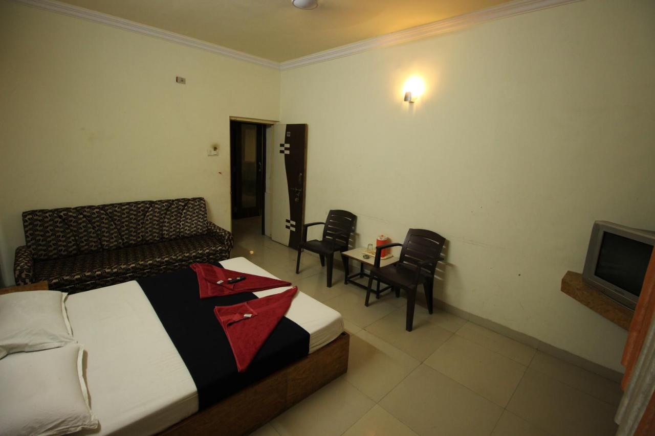 Hotel Laxmibai Palace Shirdi Exterior foto