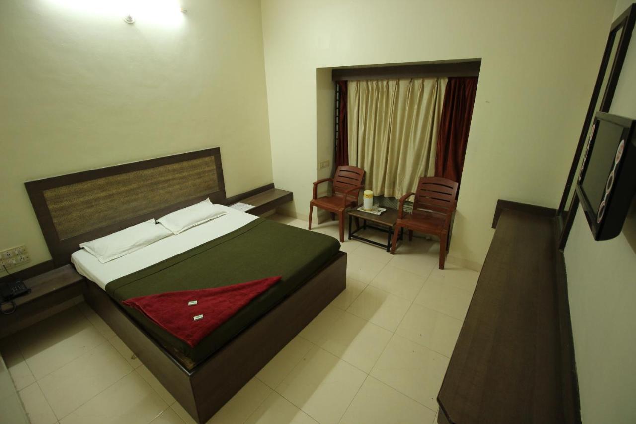 Hotel Laxmibai Palace Shirdi Exterior foto
