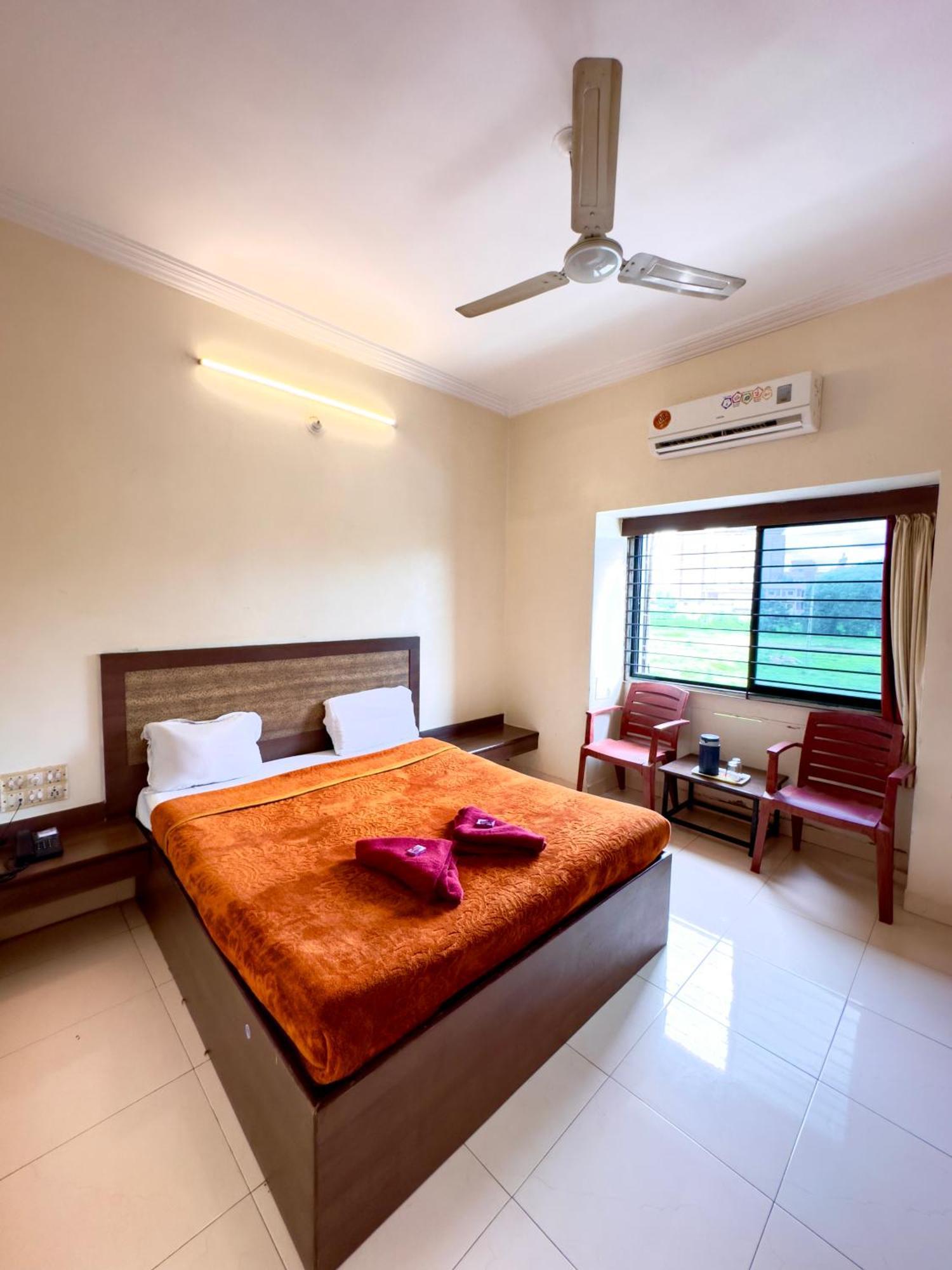 Hotel Laxmibai Palace Shirdi Exterior foto